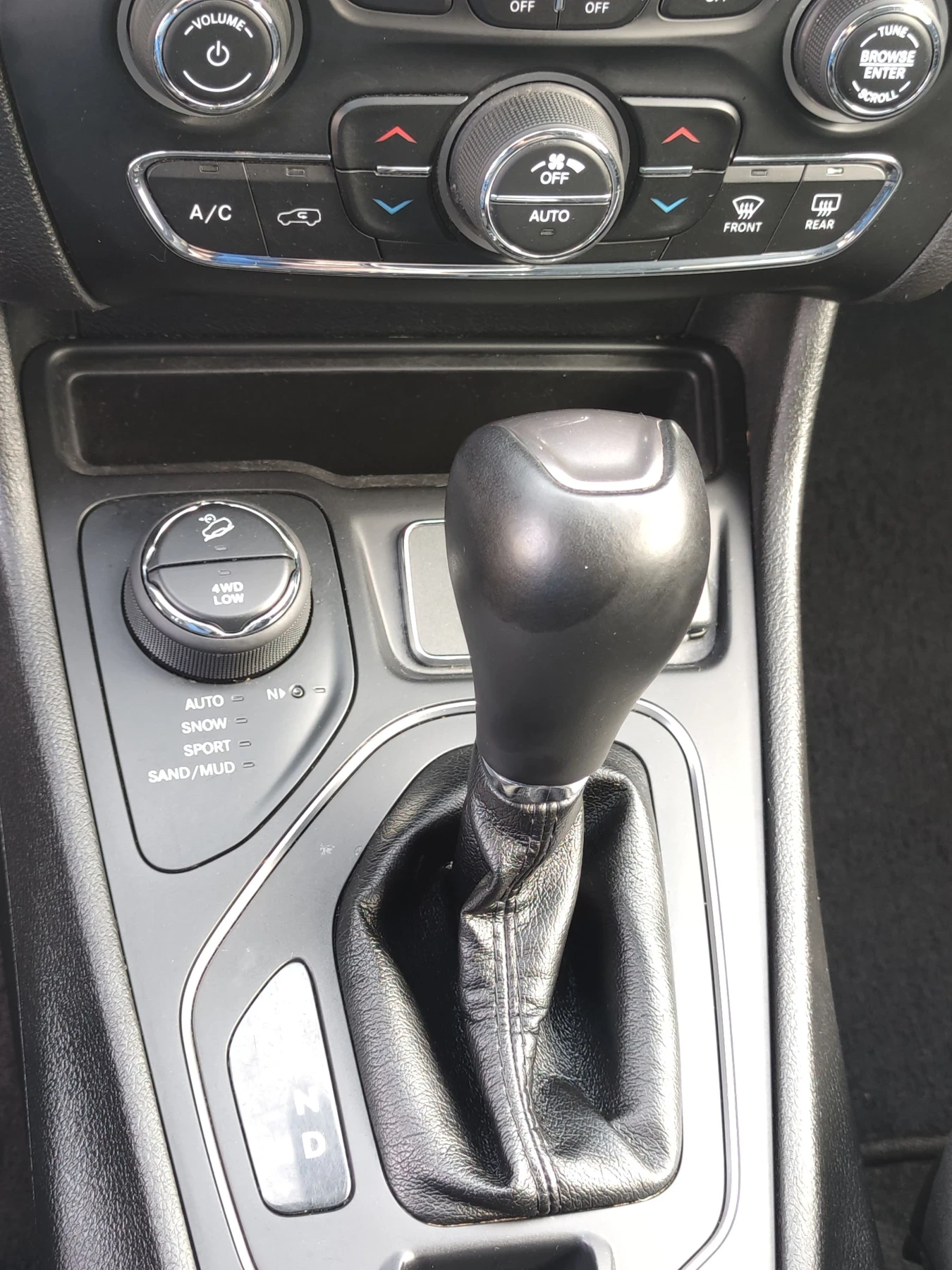 Jeep Cherokee 3.2 Latitude Plus, снимка 7 - Автомобили и джипове - 56241847