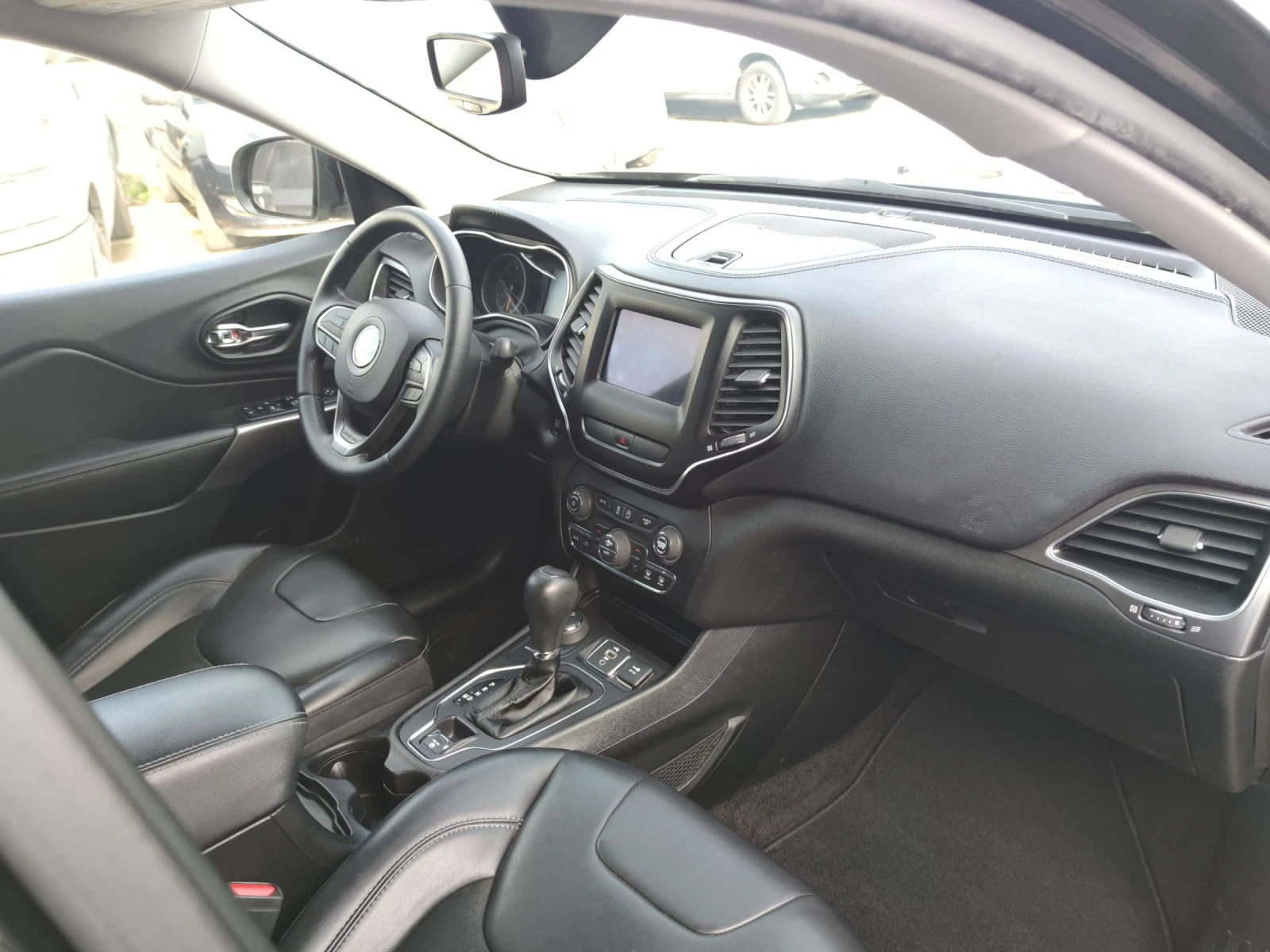 Jeep Cherokee 3.2 Latitude Plus, снимка 6 - Автомобили и джипове - 56241847