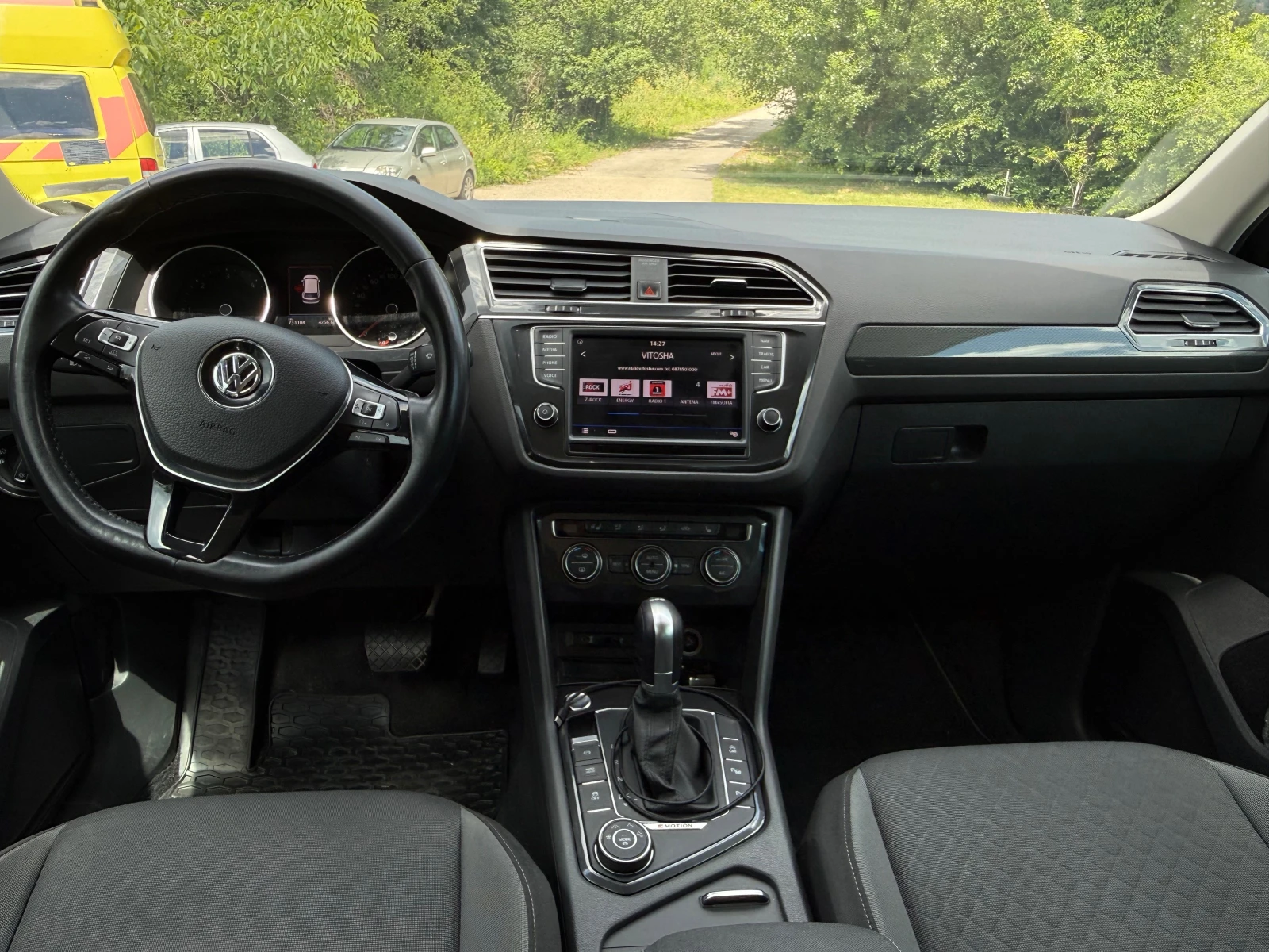 VW Tiguan 2.0TDI 4x4, снимка 6 - Автомобили и джипове - 56609307