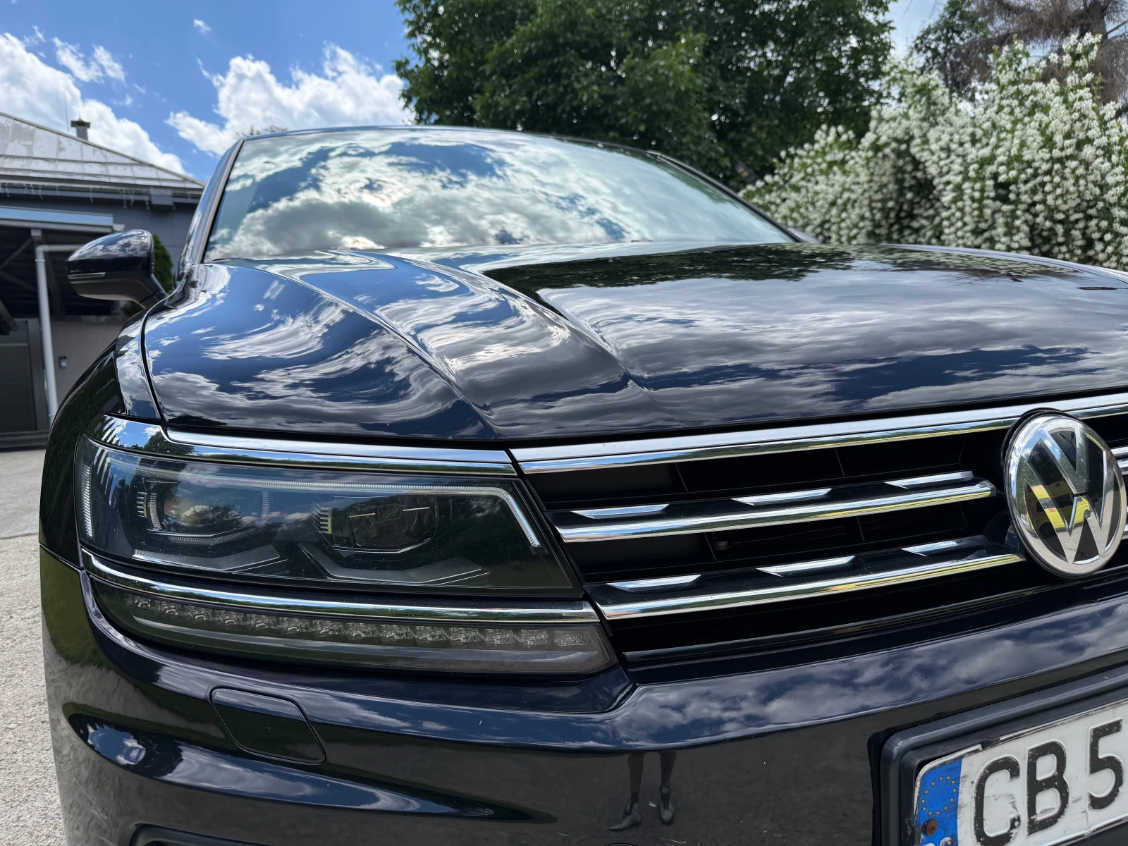 VW Tiguan 2.0TDI 4x4, снимка 2 - Автомобили и джипове - 56609307