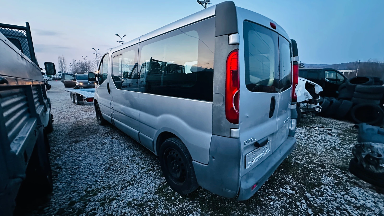 Opel Vivaro 2.0дизел 9 места long, снимка 4 - Бусове и автобуси - 53749856