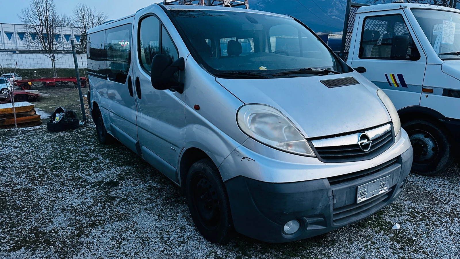 Opel Vivaro 2.0дизел 9 места long, снимка 2 - Бусове и автобуси - 53749856