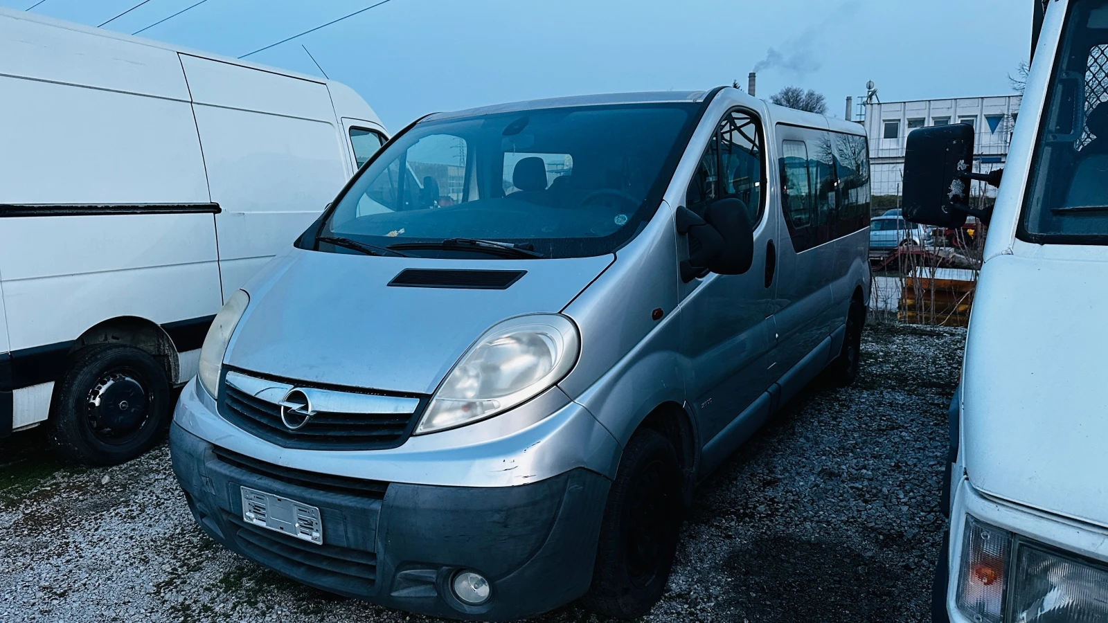 Opel Vivaro 2.0дизел 9 места long