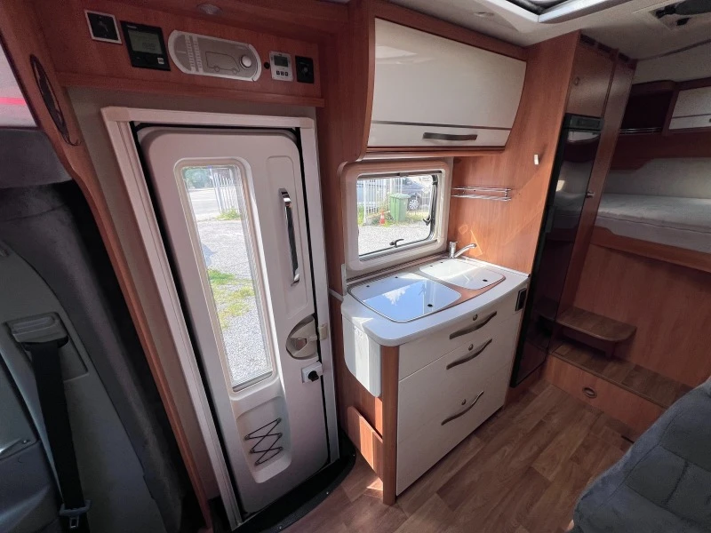 Кемпер HYMER / ERIBA ML T 540, снимка 10 - Каравани и кемпери - 45939951