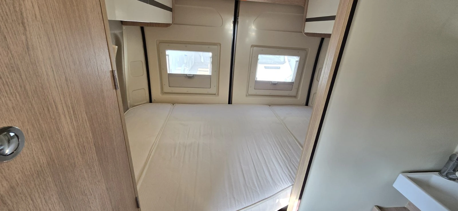 Кемпер Giottiline Giottivan 54T, снимка 7 - Каравани и кемпери - 53747460