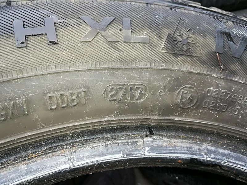 Гуми Зимни 205/60R16, снимка 8 - Гуми и джанти - 23637417