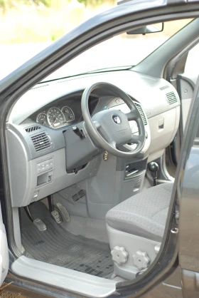 Kia Carens 1.6 Газ, Нави, Теглич - 2000 € / 3911.66 лв. - 14993160 11