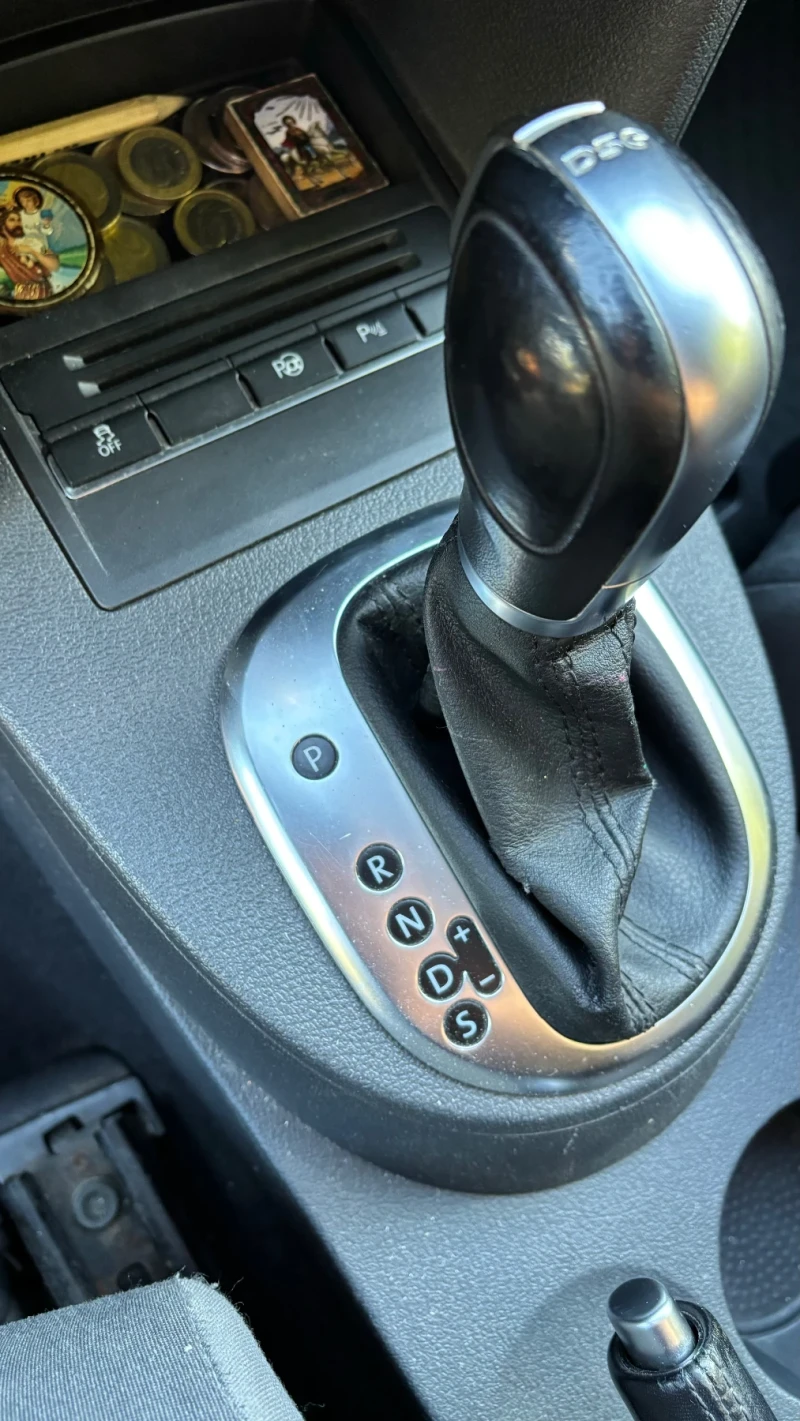 VW Touran 2.0 TDI 140 к.с. DSG 6 speed, снимка 8 - Автомобили и джипове - 51069493