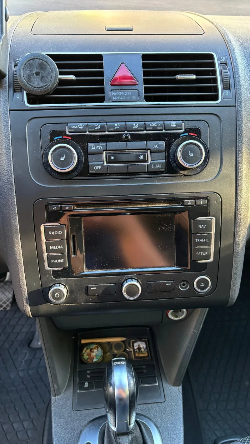 VW Touran 2.0 TDI 140 к.с. DSG 6 speed, снимка 9 - Автомобили и джипове - 51069493