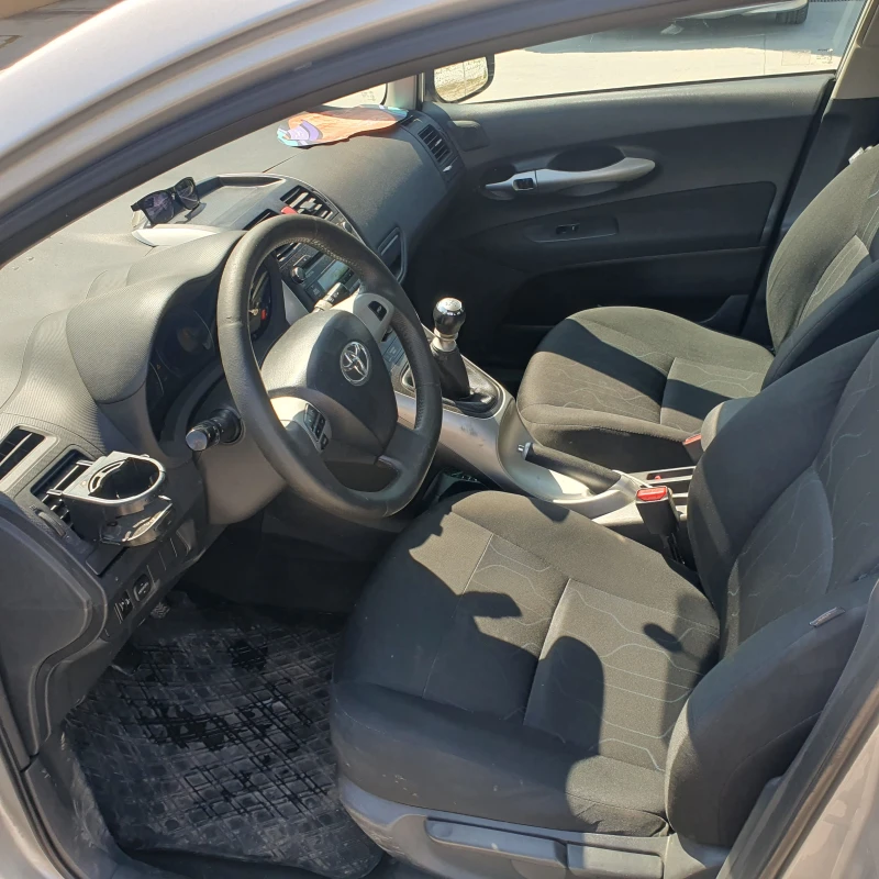 Toyota Auris 1.33 VVT-i, снимка 6 - Автомобили и джипове - 52339656
