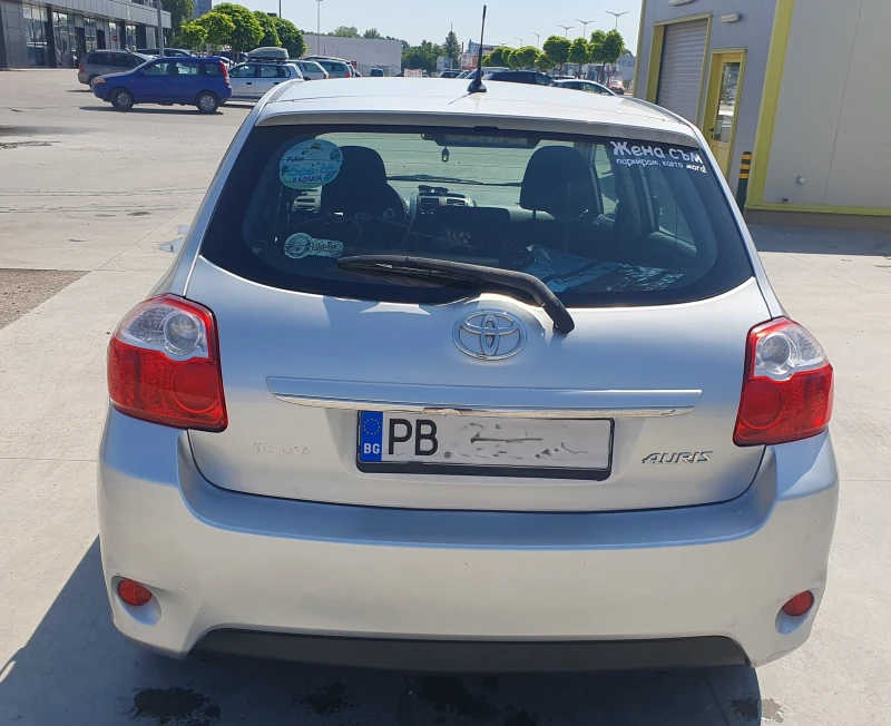 Toyota Auris 1.33 VVT-i, снимка 3 - Автомобили и джипове - 52339656