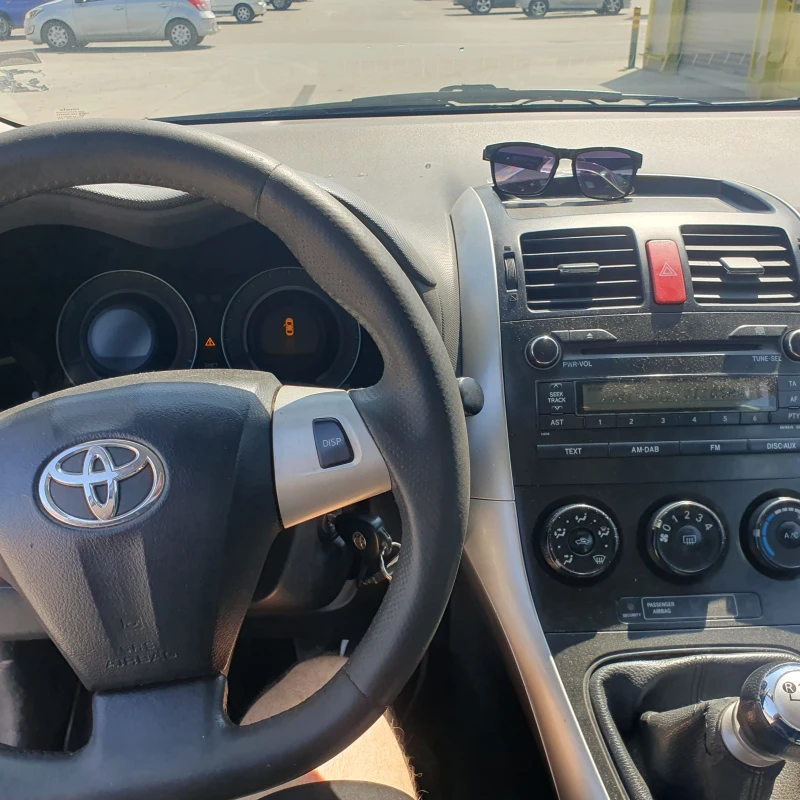 Toyota Auris 1.33 VVT-i, снимка 8 - Автомобили и джипове - 52339656