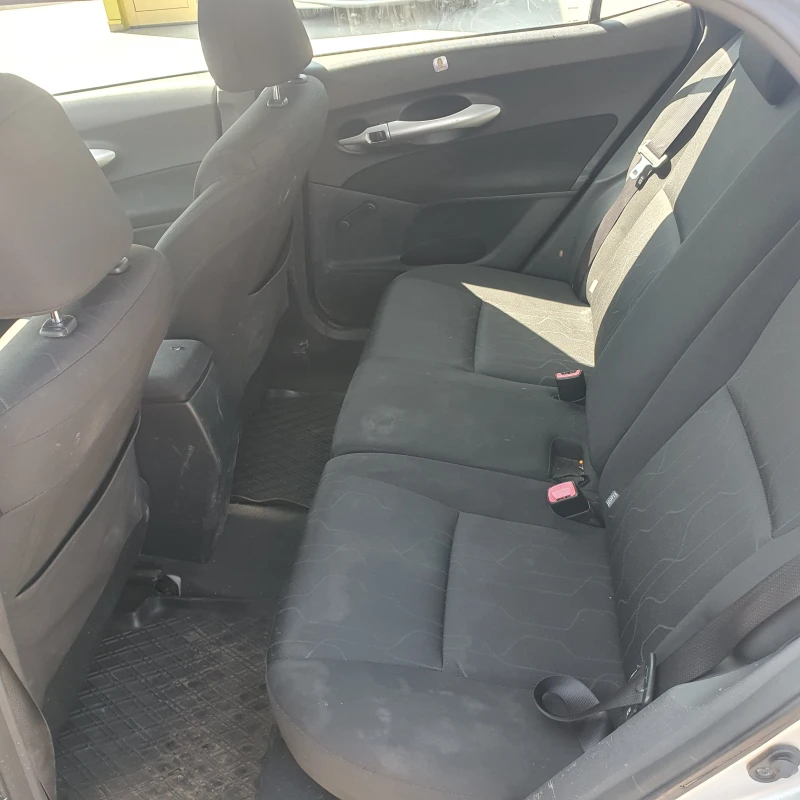 Toyota Auris 1.33 VVT-i, снимка 5 - Автомобили и джипове - 52339656