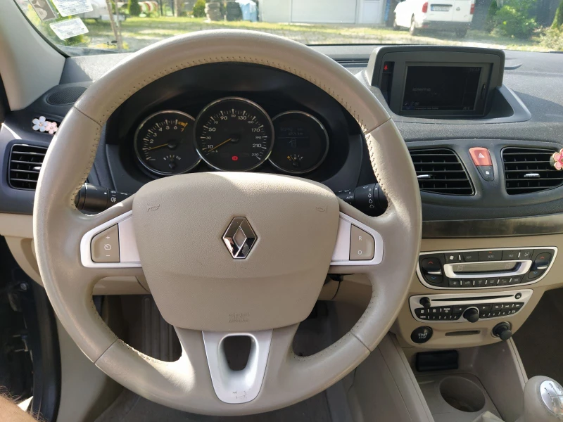 Renault Fluence 1.6 16v, снимка 6 - Автомобили и джипове - 51367083