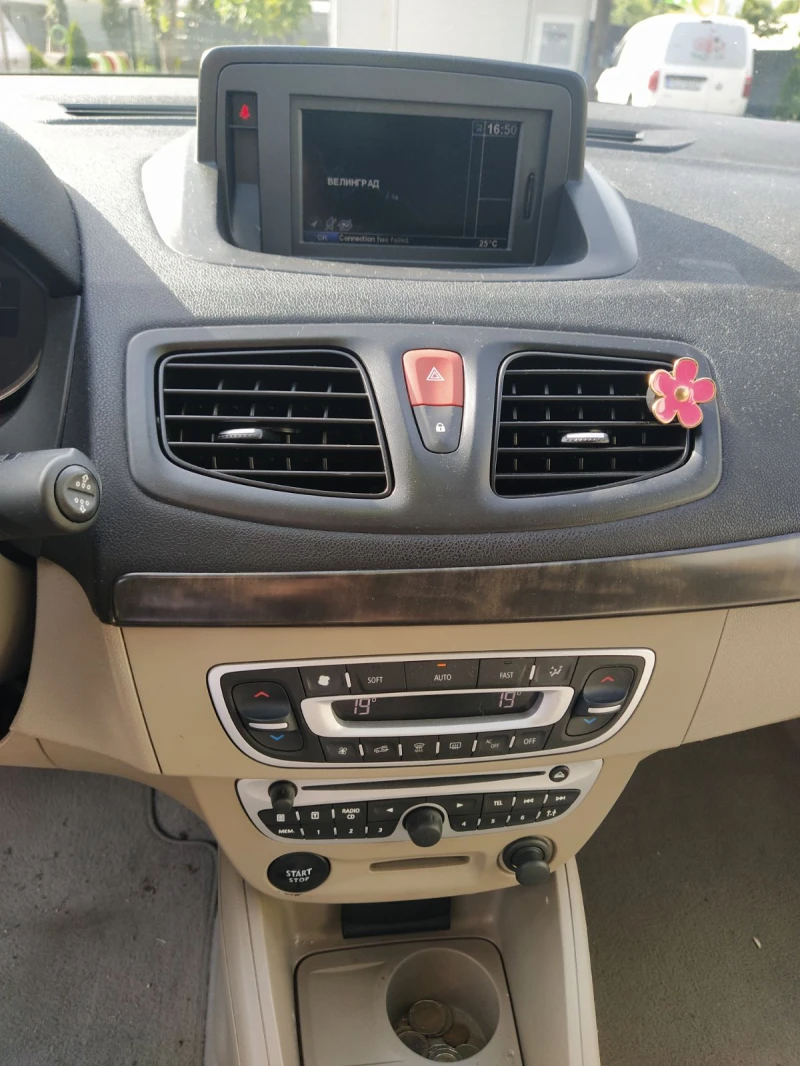 Renault Fluence 1.6 16v, снимка 7 - Автомобили и джипове - 51367083