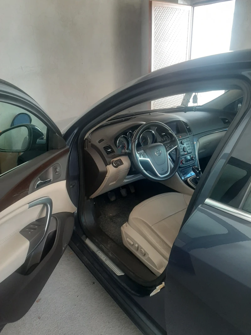 Opel Insignia, снимка 2 - Автомобили и джипове - 52484333