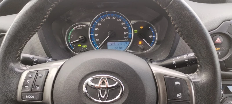 Toyota Yaris 1.5 i HYBRID Euro 6, снимка 12 - Автомобили и джипове - 53295304