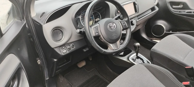 Toyota Yaris 1.5 i HYBRID Euro 6, снимка 8 - Автомобили и джипове - 53295304