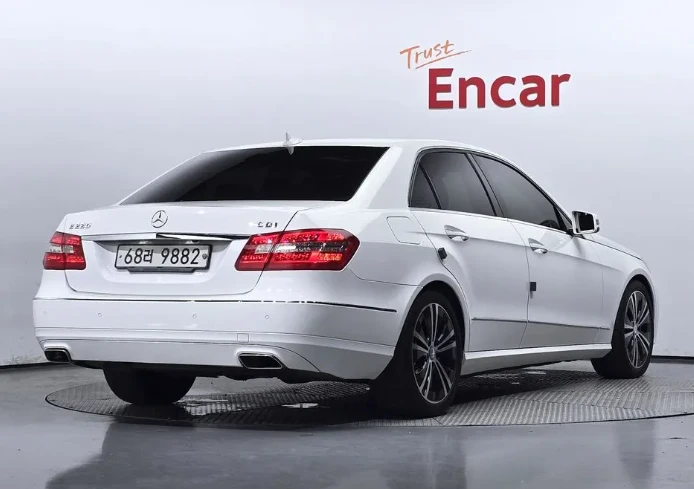 Mercedes-Benz E 220 Avantgarde - изображение 2