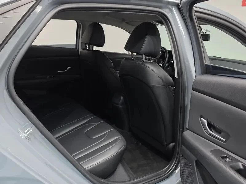 Hyundai Elantra, снимка 11 - Автомобили и джипове - 56723505