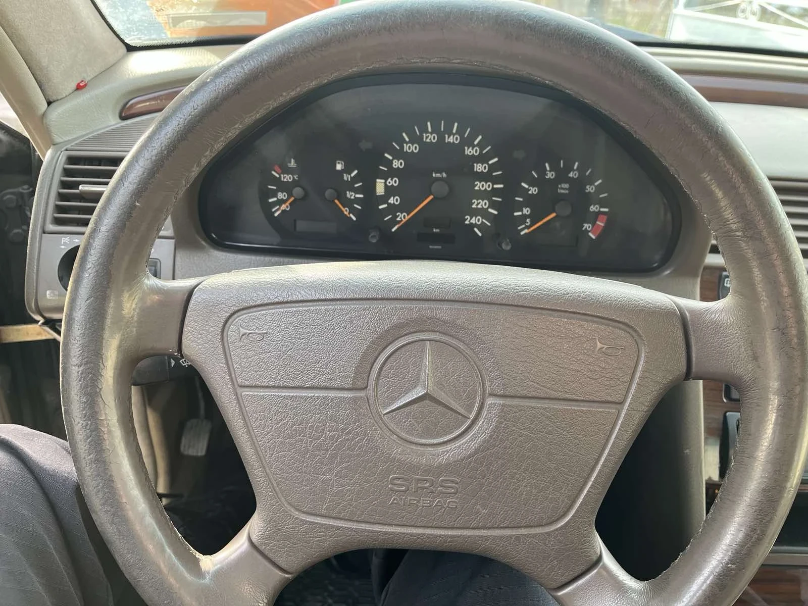 Mercedes-Benz C 180 Elegance  - изображение 8