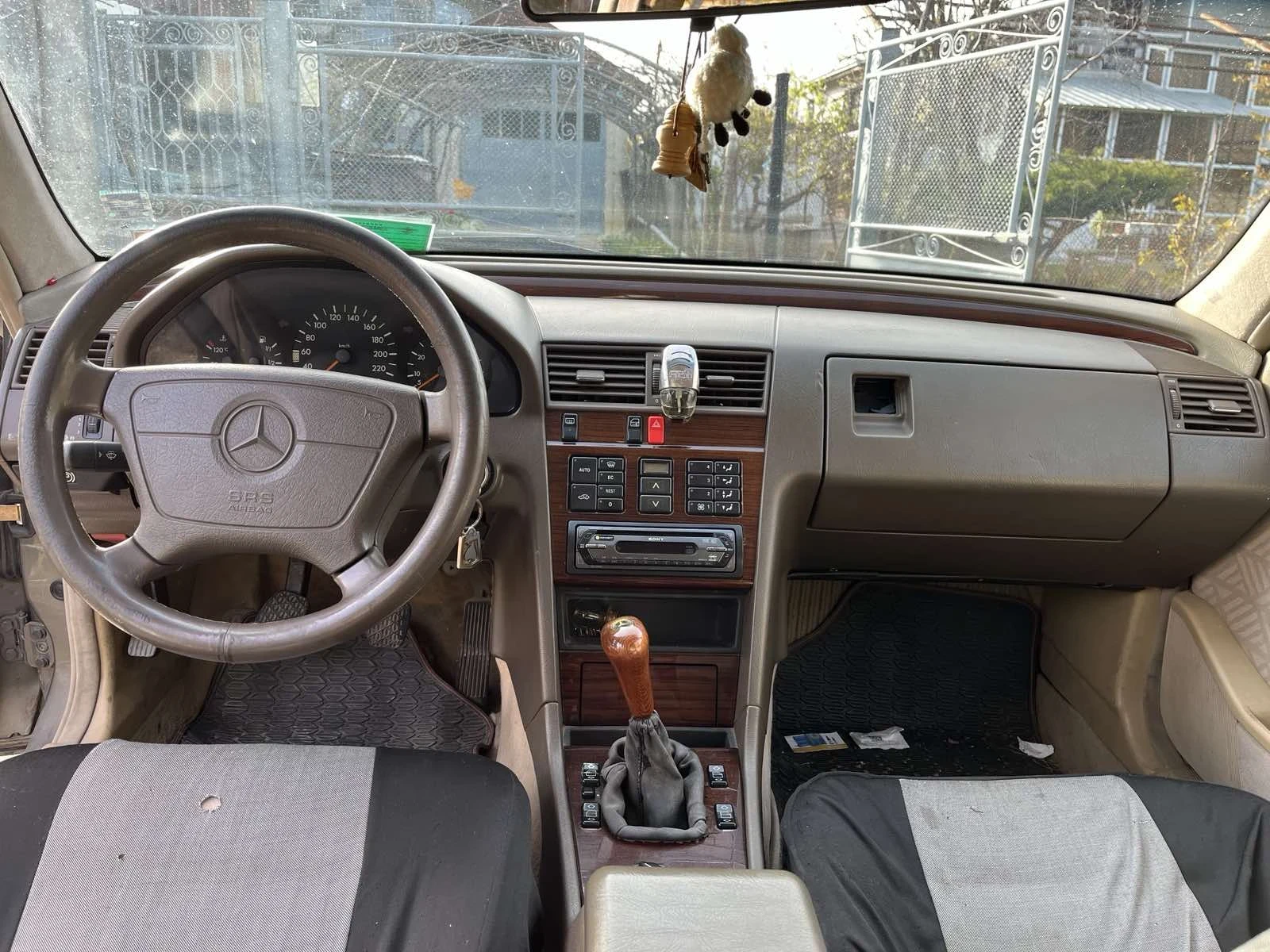 Mercedes-Benz C 180 Elegance  - изображение 6