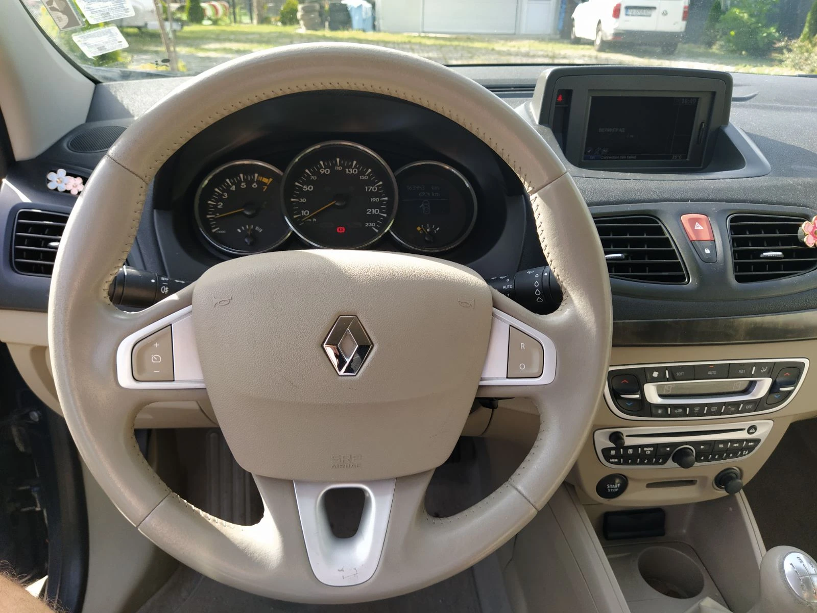 Renault Fluence 1.6 16v - изображение 6