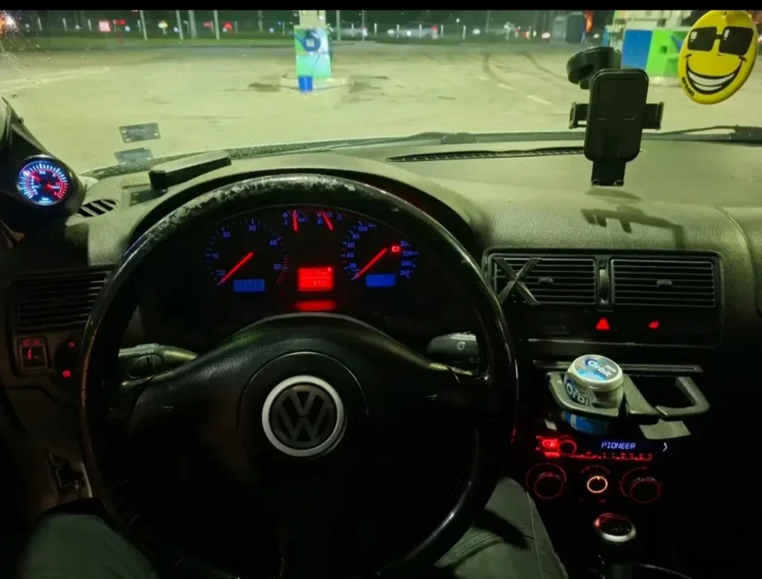 VW Golf 1.9 101, снимка 7 - Автомобили и джипове - 53727610