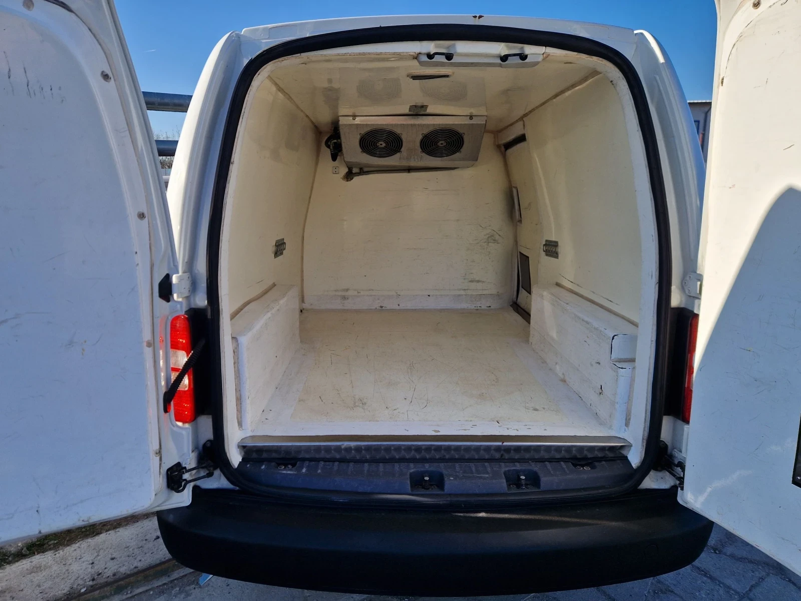 VW Caddy 2.0i 109HP.FRIGO ITALIA, снимка 7 - Автомобили и джипове - 53874903
