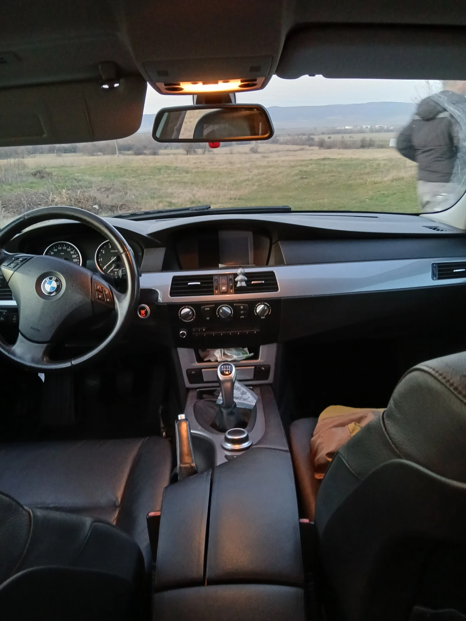 BMW 523, снимка 11 - Автомобили и джипове - 53937260