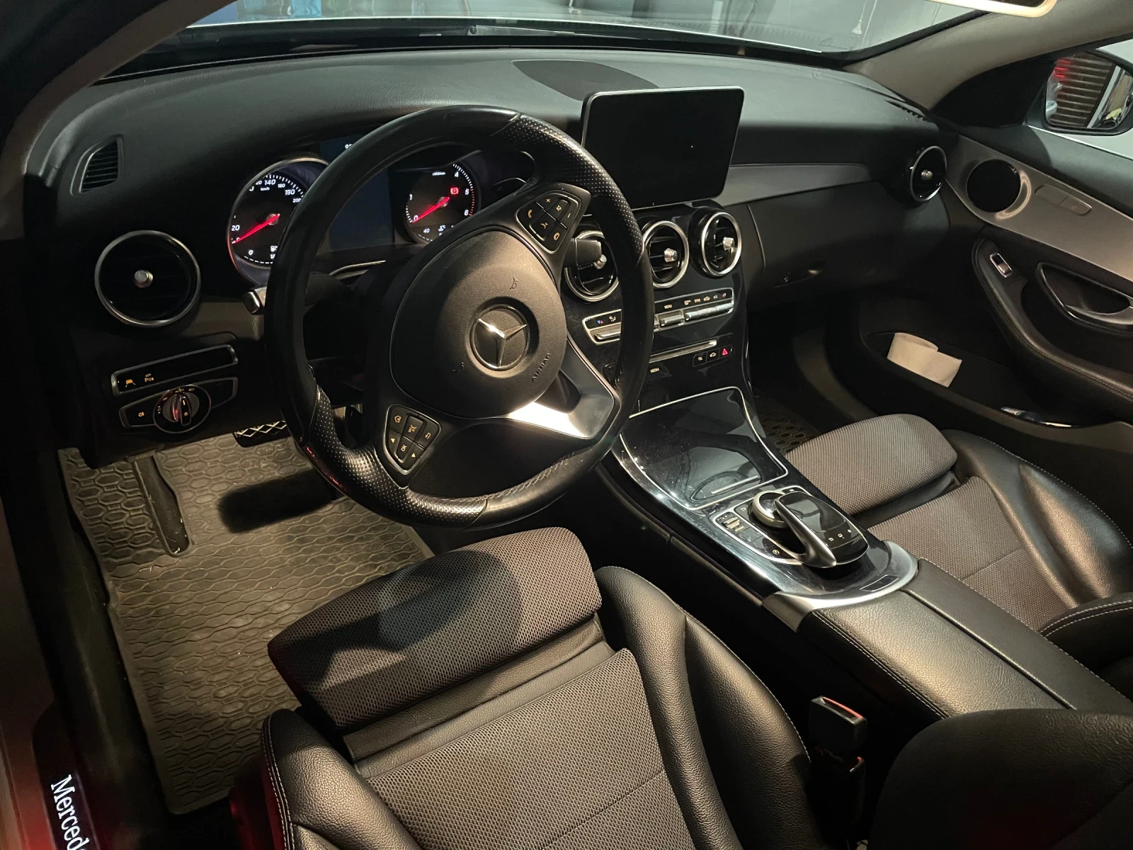 Mercedes-Benz C 220, снимка 9 - Автомобили и джипове - 54175689