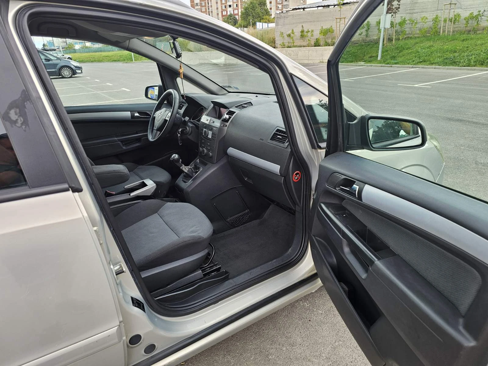 Opel Zafira CDTI, 7 местна, снимка 7 - Автомобили и джипове - 54341677