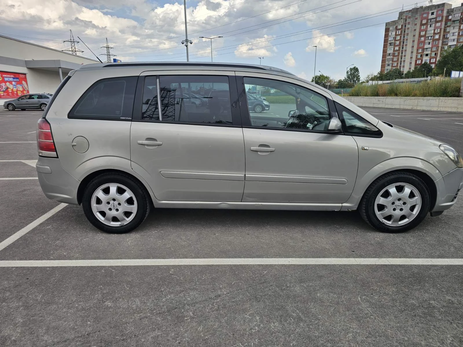 Opel Zafira CDTI, 7 местна, снимка 2 - Автомобили и джипове - 54341677
