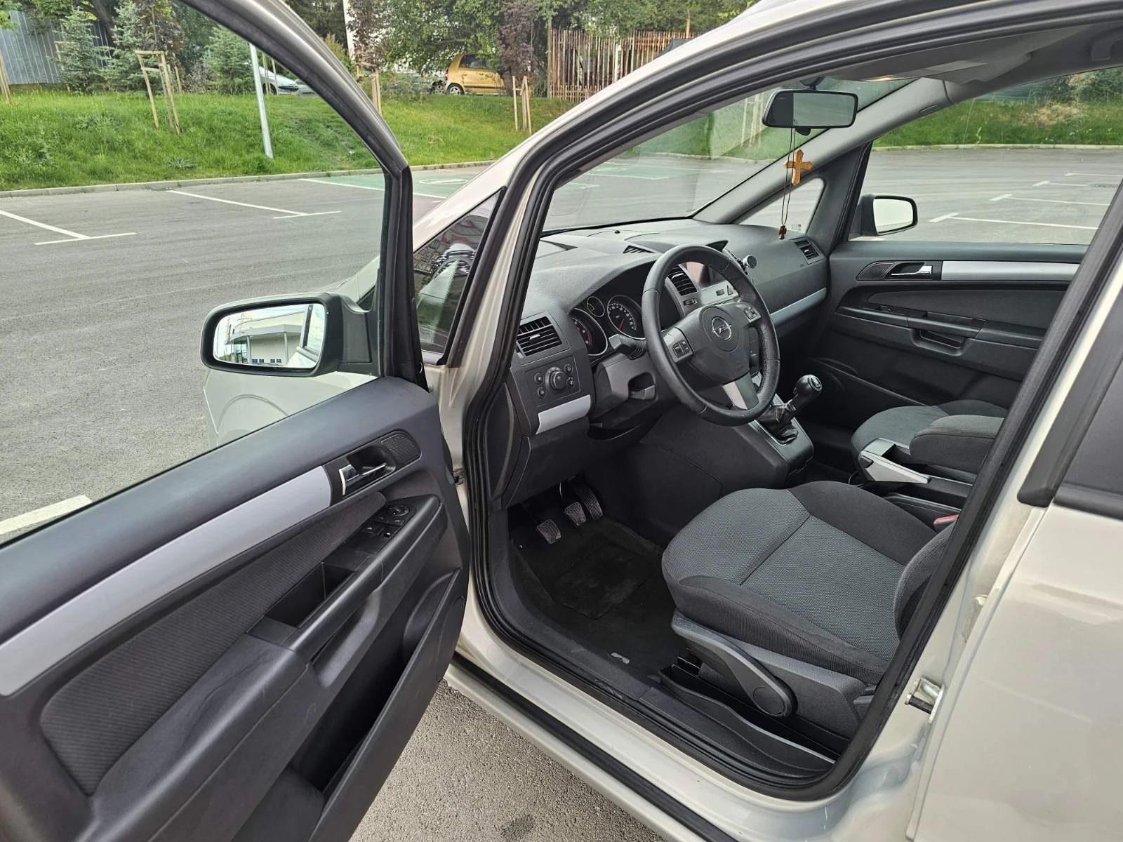 Opel Zafira CDTI, 7 местна, снимка 10 - Автомобили и джипове - 54341677