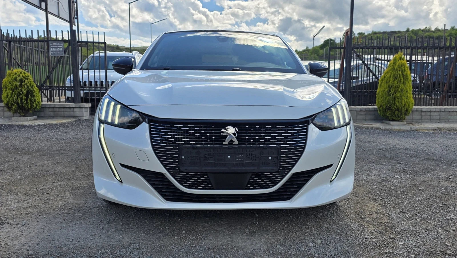 Peugeot 208 1.2 i-GT-Line-101hp