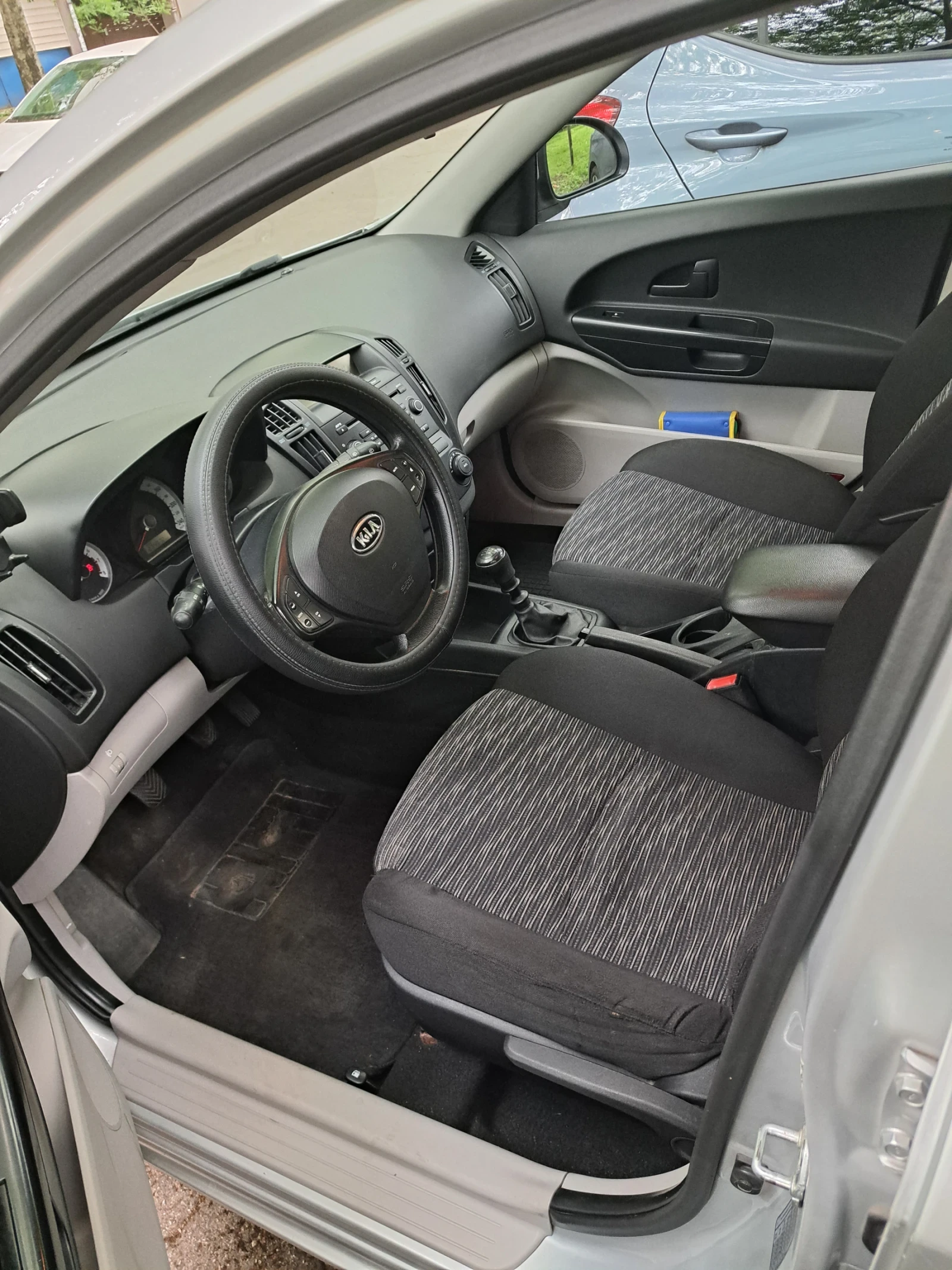 Kia Ceed CVVT 1.4, снимка 6 - Автомобили и джипове - 54637368