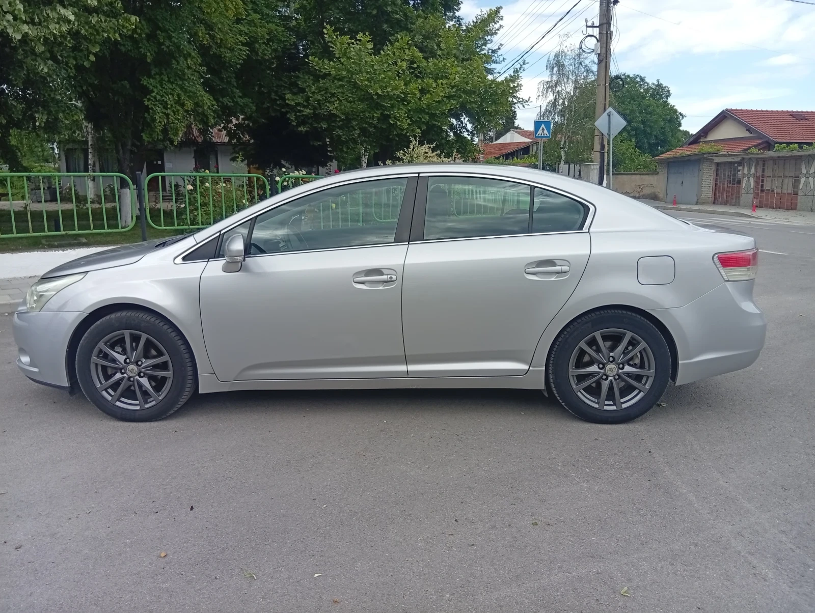 Toyota Avensis 2.0D4D перфектен , снимка 7 - Автомобили и джипове - 55045923