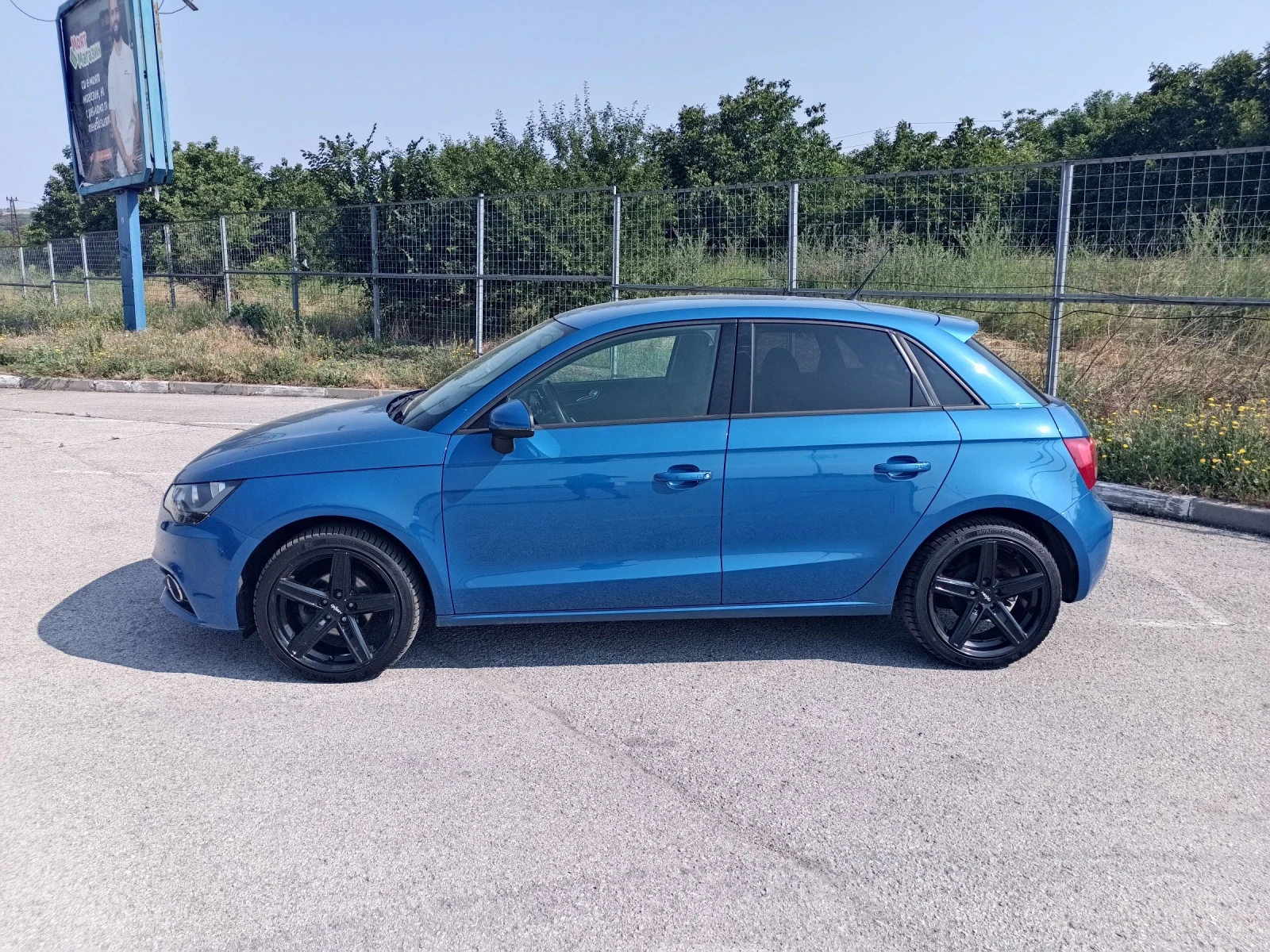 Audi A1 Sportback 1.6TDi Ambient , снимка 10 - Автомобили и джипове - 55117389