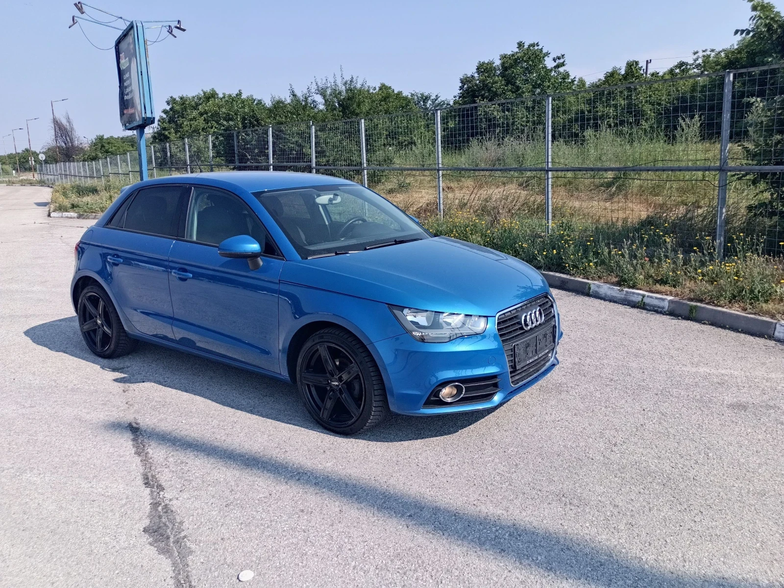 Audi A1 Sportback 1.6TDi Ambient , снимка 7 - Автомобили и джипове - 55117389