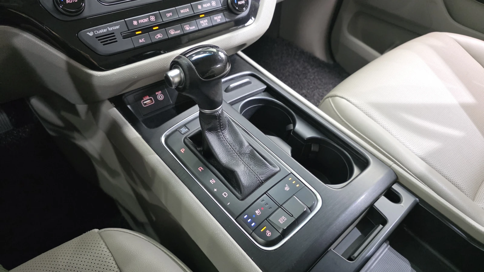 Kia Carnival ПОДГРЕВ ВОЛАН* КРАЙНА ЦЕНА, снимка 9 - Автомобили и джипове - 55594990