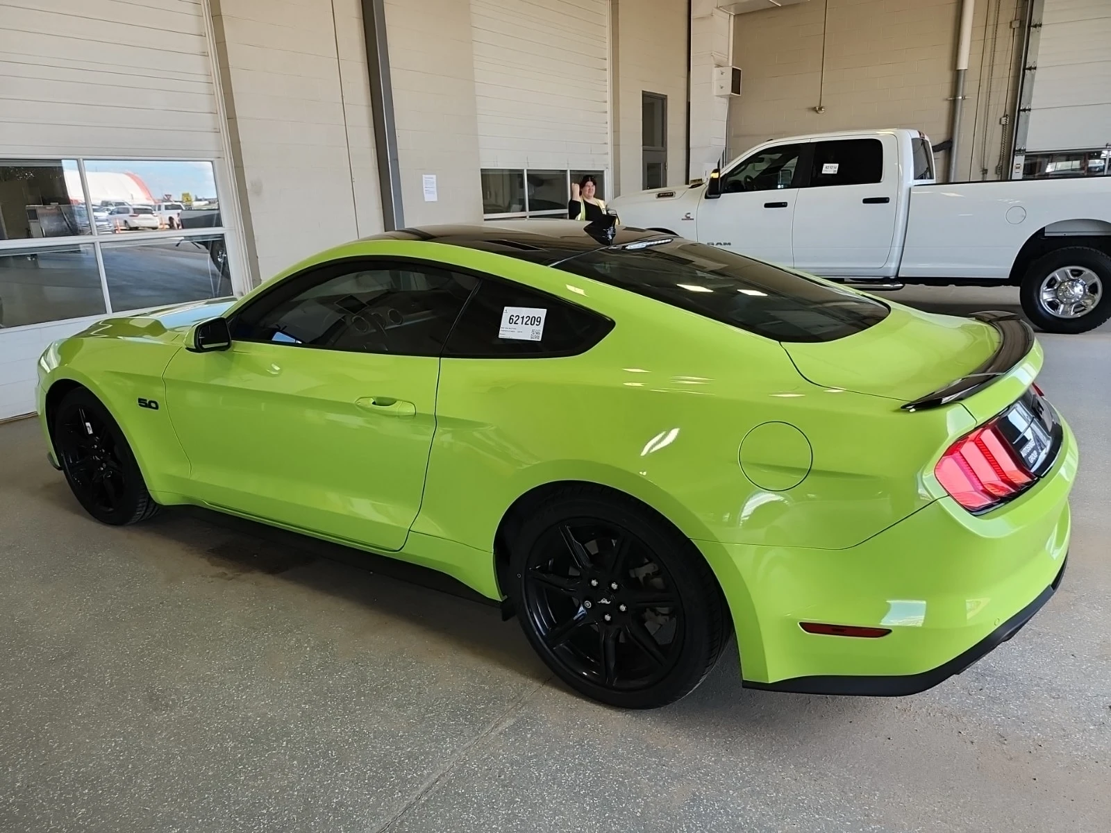 Ford Mustang GT* CARFAX* АВТОКРЕДИТ БЕЗ ПЪРВОНАЧАЛНА ВНОСКА* , снимка 4 - Автомобили и джипове - 56070963