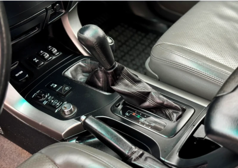 Toyota Land cruiser 4.0Бензин газ, снимка 12 - Автомобили и джипове - 50243077