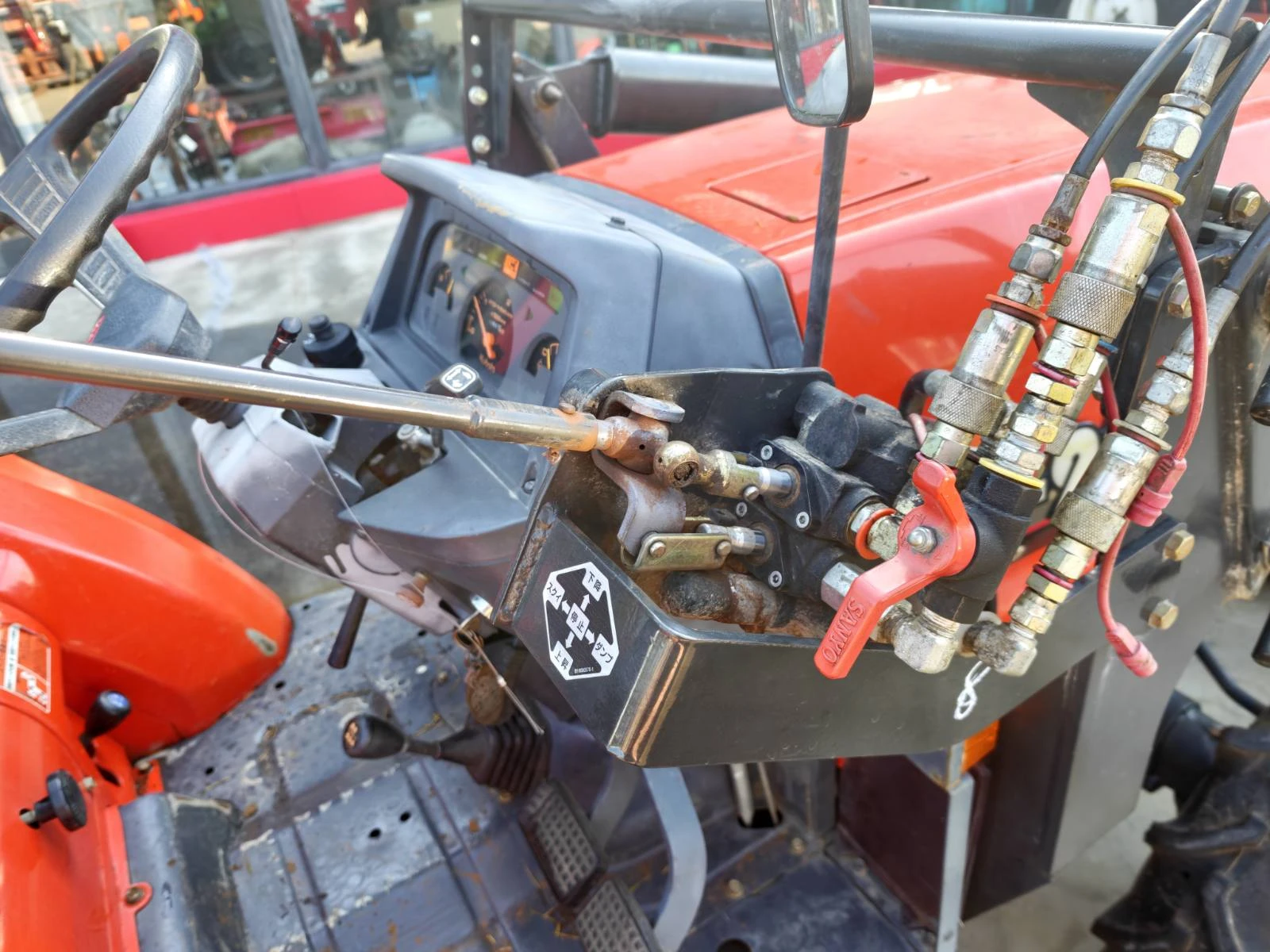 Трактор Kubota  ТОВАРАЧ ОРИГИНАЛЕН, снимка 3 - Селскостопанска техника - 54624306