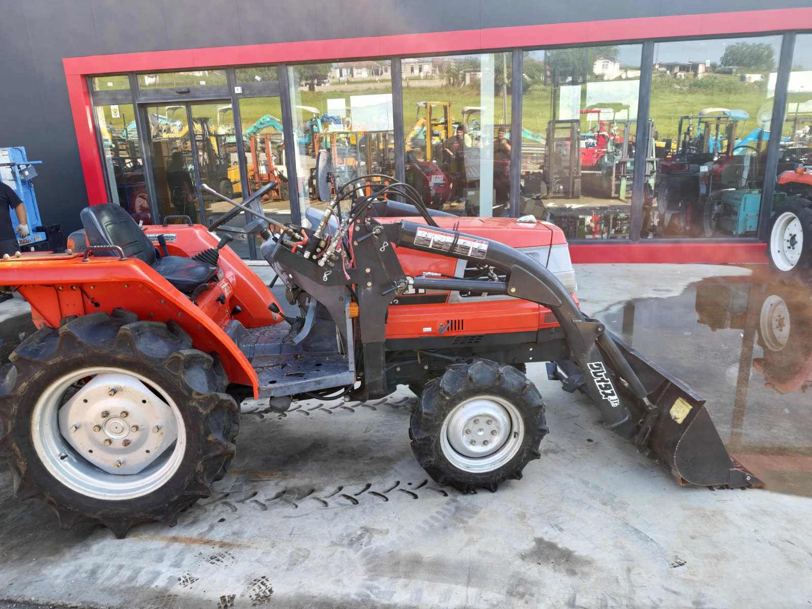 Трактор Kubota  ТОВАРАЧ ОРИГИНАЛЕН, снимка 6 - Селскостопанска техника - 54624306
