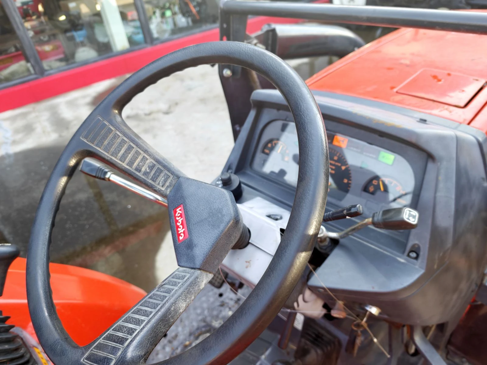 Трактор Kubota  ТОВАРАЧ ОРИГИНАЛЕН, снимка 4 - Селскостопанска техника - 54624306