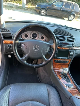Mercedes-Benz E 320, снимка 5