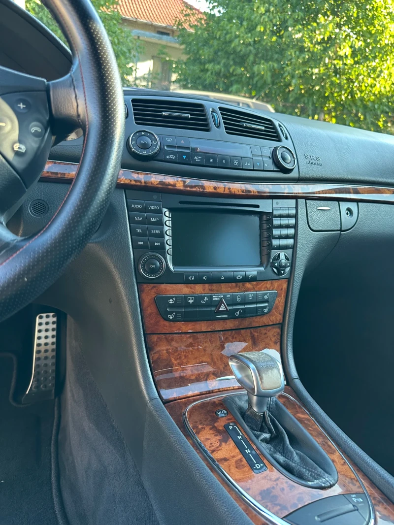 Mercedes-Benz E 320, снимка 8 - Автомобили и джипове - 52354283