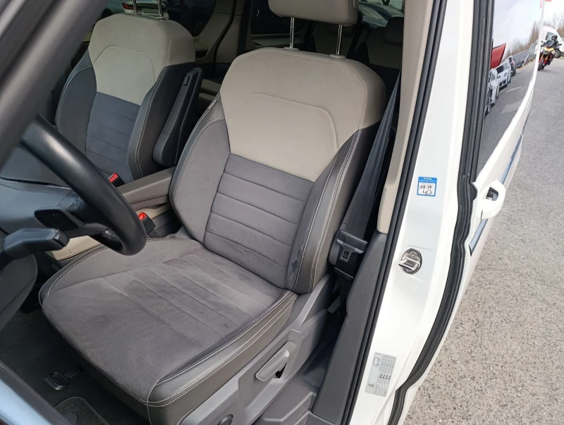 VW Multivan 2.0 TDi DSG 6+ 1 Места, Сервизна история!, снимка 10 - Автомобили и джипове - 52876903