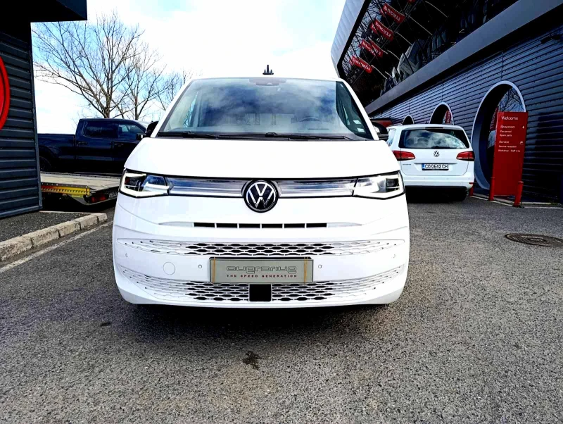 VW Multivan 2.0 TDi DSG 6+ 1 Места, Сервизна история!, снимка 2 - Автомобили и джипове - 52876903