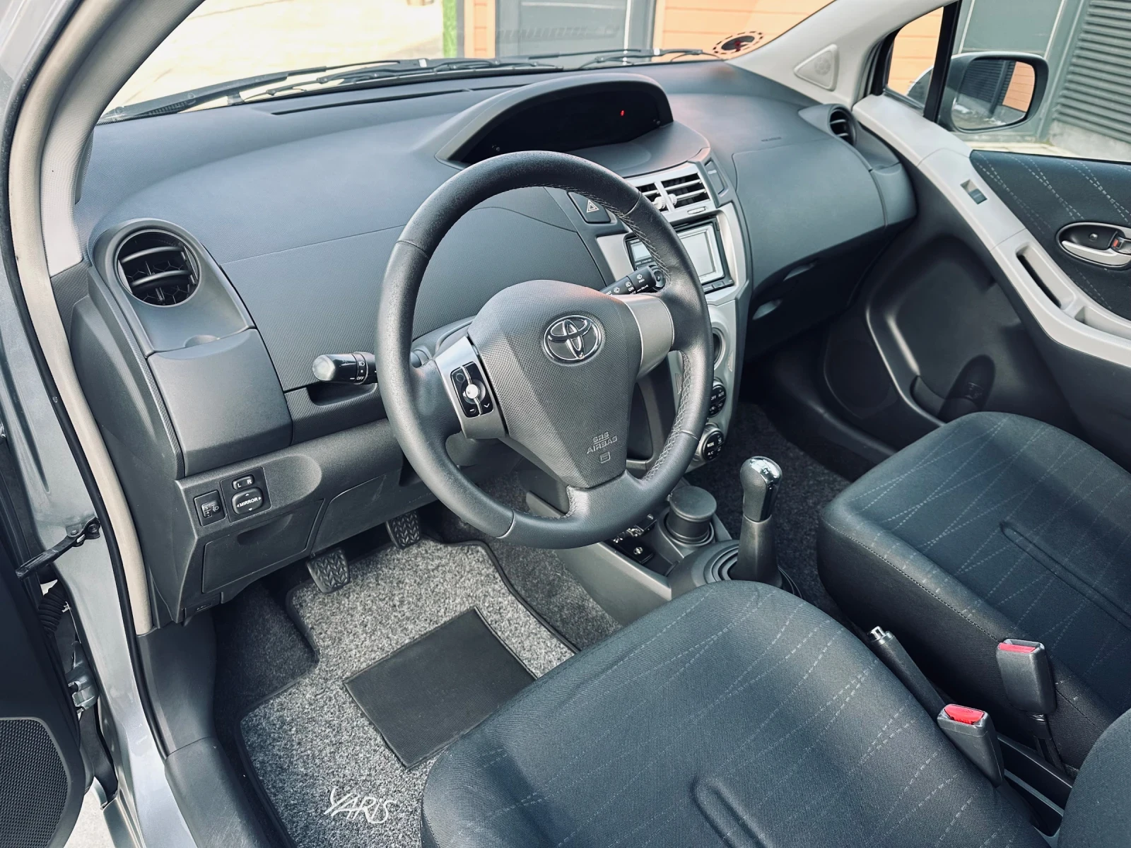 Toyota Yaris 1.4 D-4D/Navi/Keyless - изображение 9